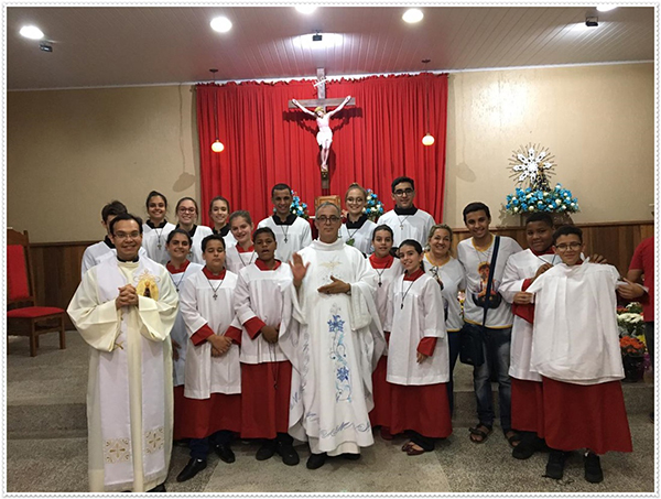 Coroinhas e Aclitos no Dia de Nossa Senhora Aparecida