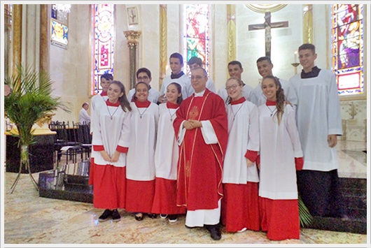 Aclitos e Coroinhas