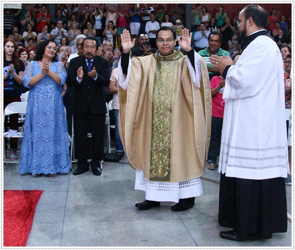 Padre Renan Takizawa presidir primeira missa em Tup depois de sua ordenao